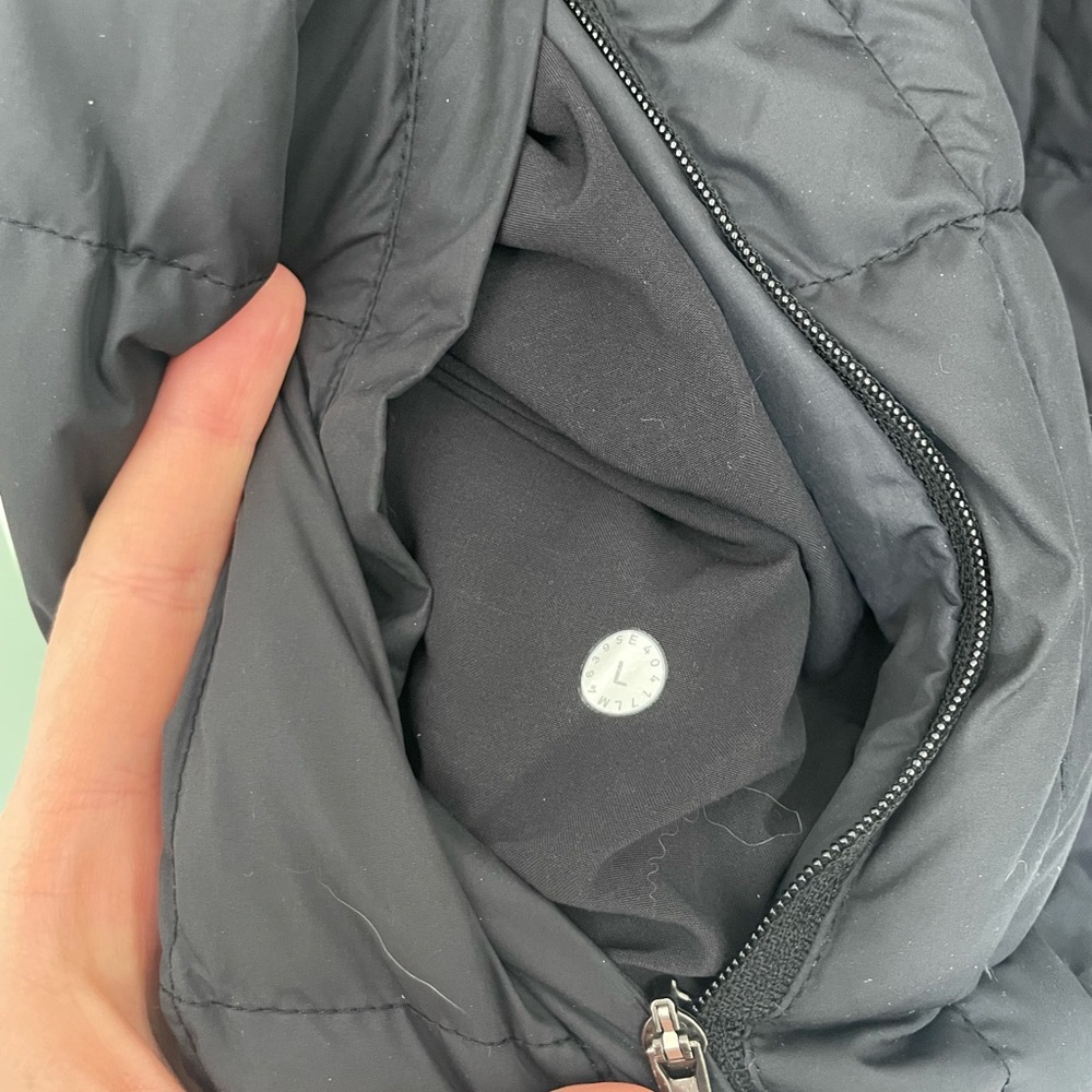 Lululemon Men’s About-Face Bomber Jacket - Picture 6 of 6
